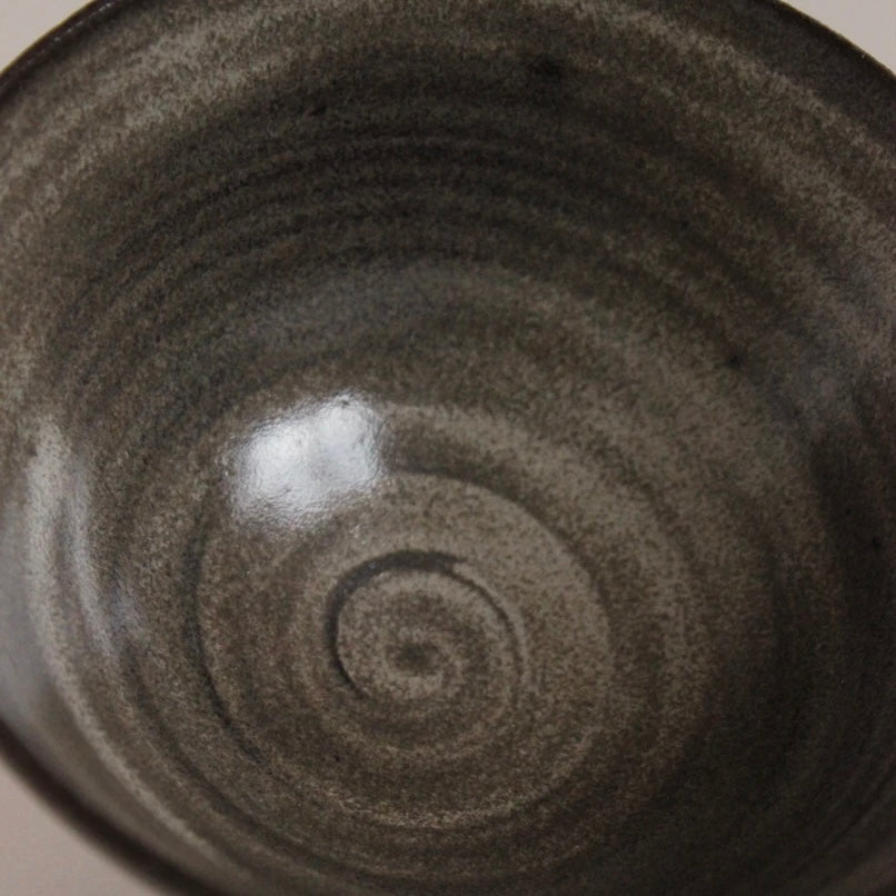 Black Rutile Pouring Bowl