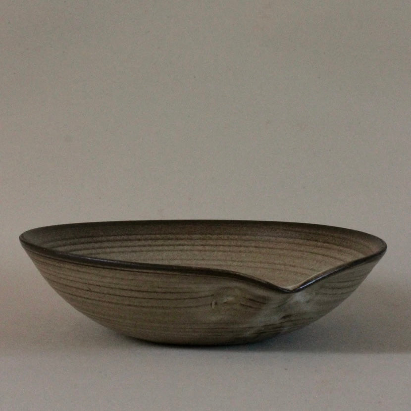 Black Rutile Pouring Bowl