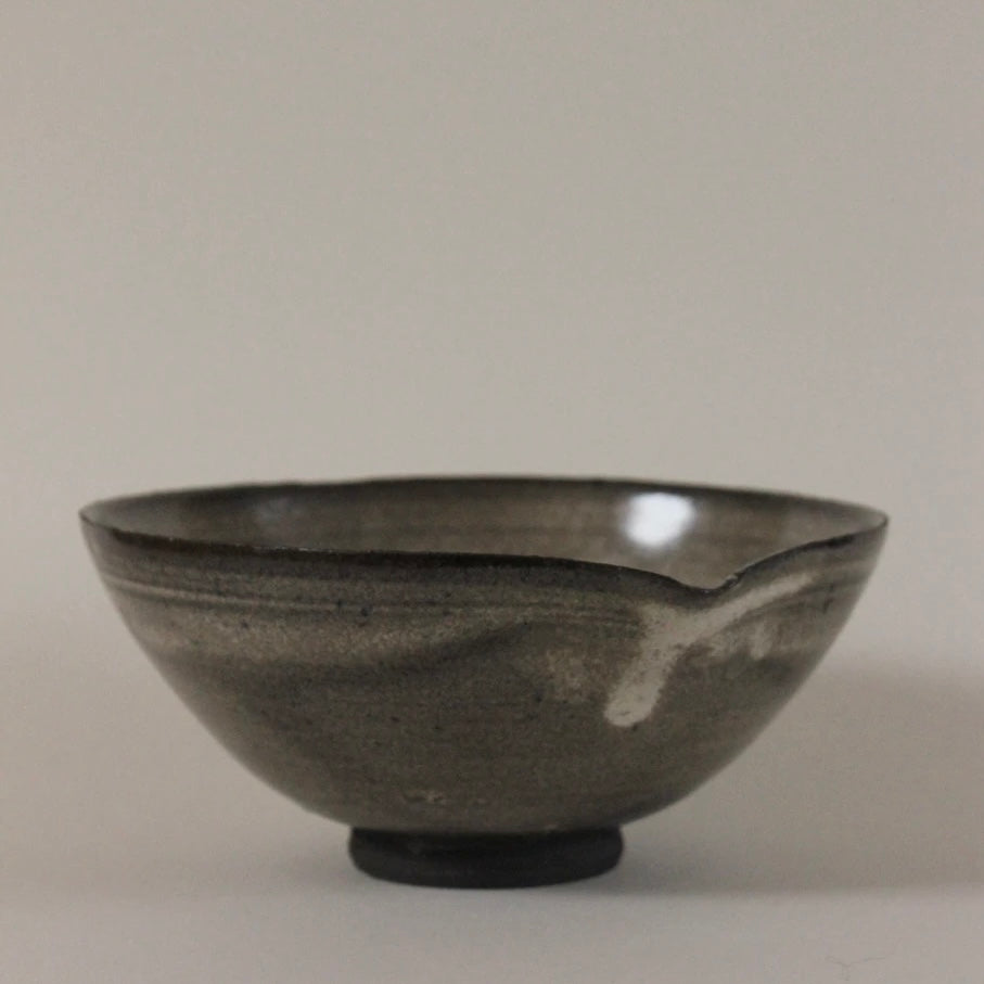 Black Rutile Pouring Bowl