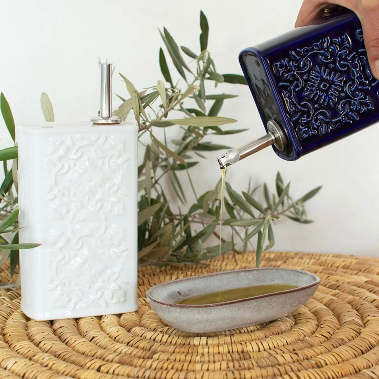Azulejo Oil Pourer